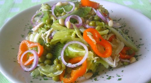 Салат с курицей и киви