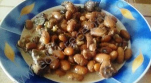 Фасоль тушеная с почками