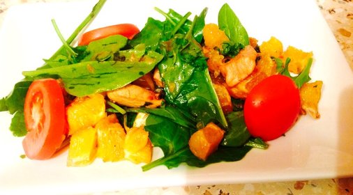 Салат с курицей, апельсинами и сыром фета