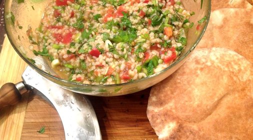 Традиционное табуле с кинзой