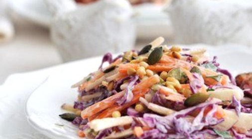 Салат из трех видов капусты с орехами и изюмом