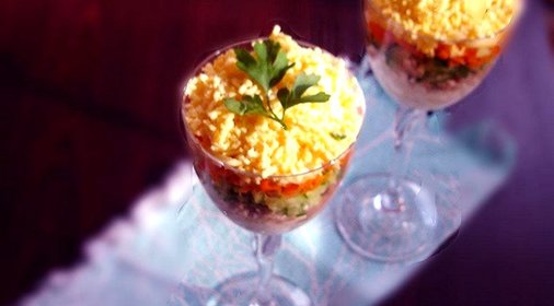 Cалат с тунцом в бокале