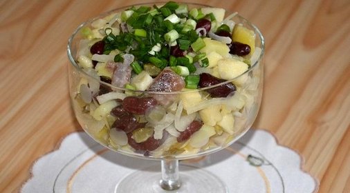 Салат с фасолью и сельдью