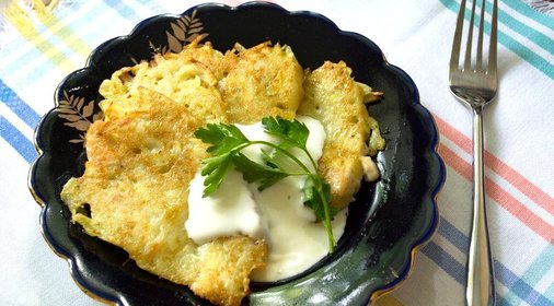 Деруны из молодого картофеля с рубленной курицей
