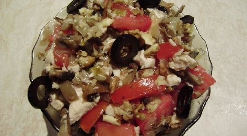 Салат с курицей шампиньонами с помидорами