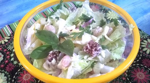 Хрустящий салат с фасолью и айсбергом
