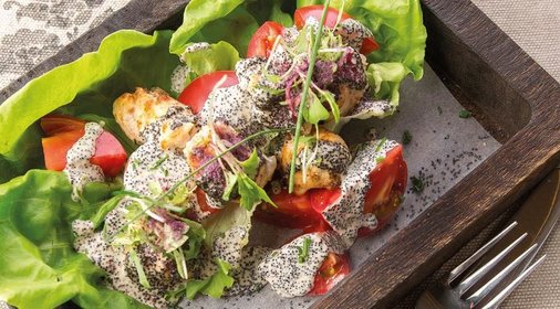 Салат из курицы с маковой заправкой