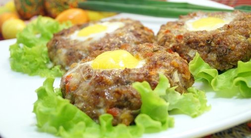 Пасхальные мясные колечки с яйцом
