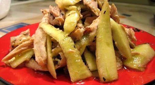 Салат из курицы с мятой и огурцом