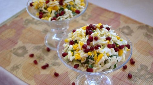 Салат нежный с гранатовыми зернами