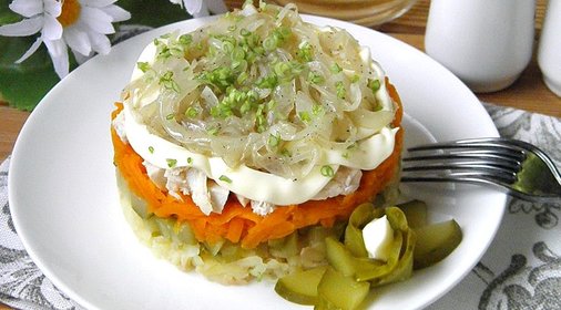 Слоеный салат с курицей