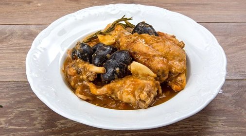 Кролик с маслинами