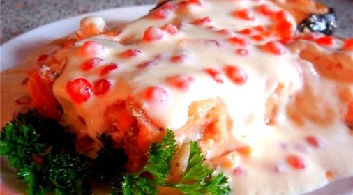 Семга под сливочно-икорным соусом