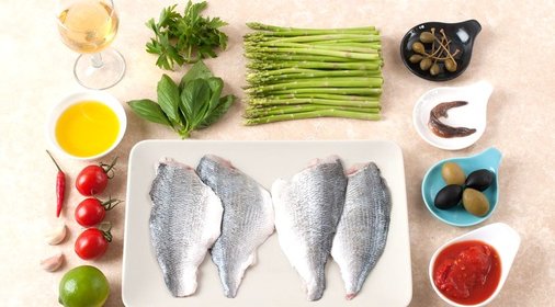 Дорада в соусе палермитано со спаржей и лаймом