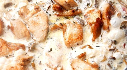 Заяц тушеный, в сметане