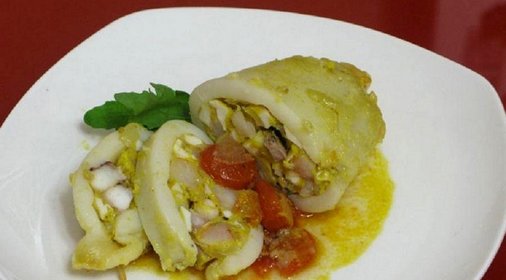 Кальмары фаршированные морепродуктами