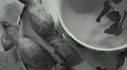 Конфетки из слоеного теста с финиками и мятой