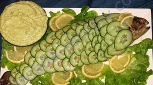 Рождественская форель с черносливом, запеченная в духовке по-македонски