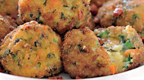 Шарики из картофеля с томатным соусом