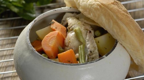 Цыпленок в горшочках