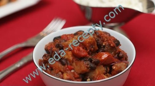 Чили из черной фасоли и баклажан