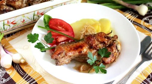 Индюшиные крылья в сметанном соусе