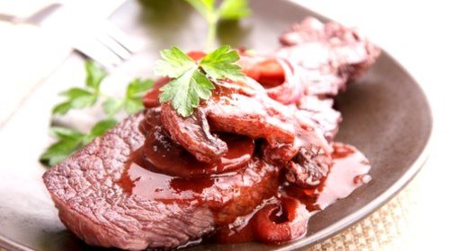 Горячий грибной соус с красным вином и тимьяном к мясу