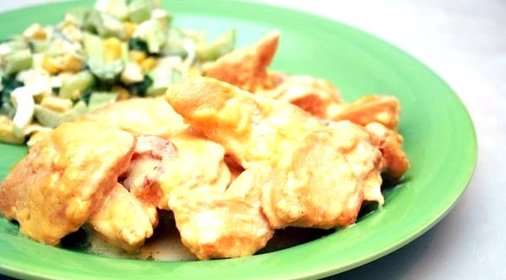 Куриное филе в сырном соусе