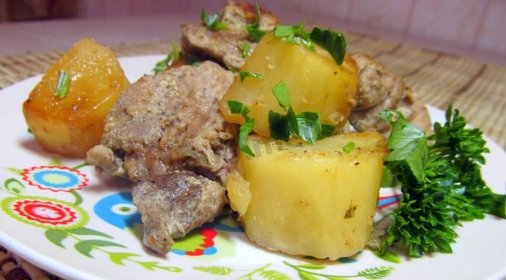 Мясо в рукаве в духовке с картошкой