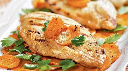 Цыпленок в йогурте, жаренный на гриле, и морковь с кардамоном