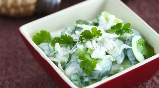 Огуречная райта с кокосом