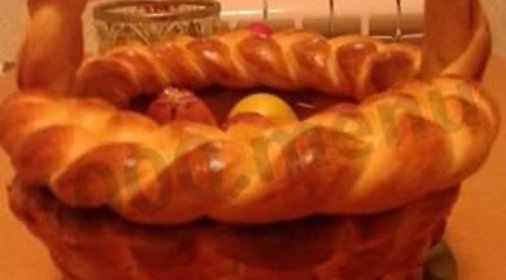 Плетеная пасхальная корзинка из дрожжевого теста