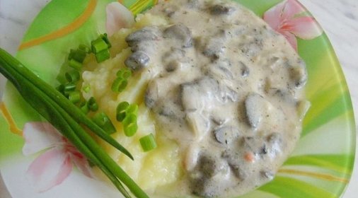 Грибы в сметанном соусе