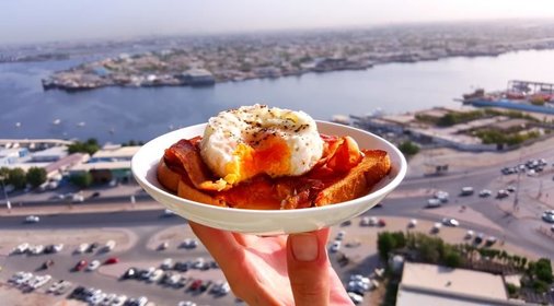 Сэндвич Утренний с беконом, яйцом и томатным соусом