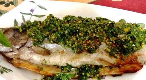 Форель на гриле с сальсой Верде