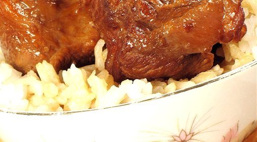 Тушеная свинина с овощами в винном соусе