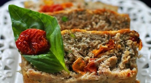 Куриный террин с вялеными томатами