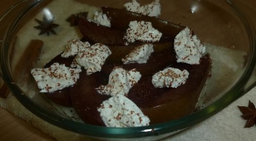 Груши в вине с пряностями и рикоттой