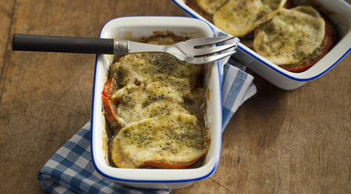 Баклажаны с помидорами и моцареллой