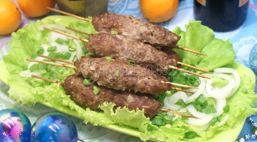 Мясо на шпажках