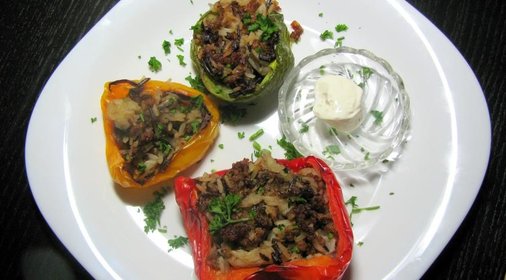 Фаршированный болгарский перец, запеченный в духовке