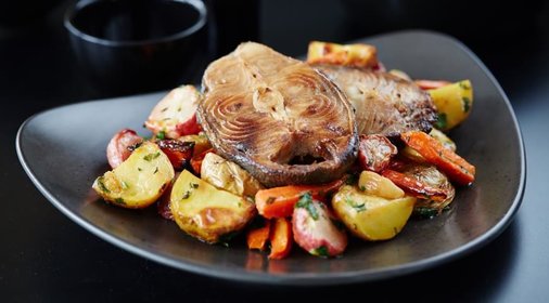 Чёрная треска с запечёными овощами