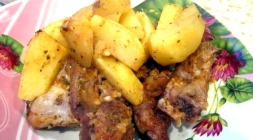 Картошка с ребрышками в рукаве