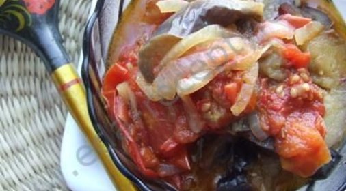 Меживо из баклажан помидор и лука
