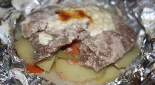 Конверты с говядиной и картофелем на мангале