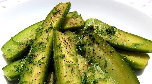 Быстрые малосольные огурцы в рассоле