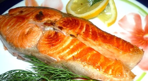 Красная рыба на сковороде