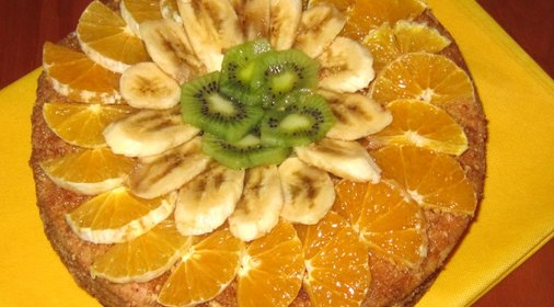 Торт Медовик с фруктами и ягодами