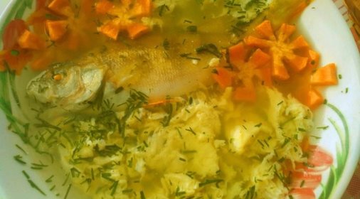 Рыбный суп уха из окуня
