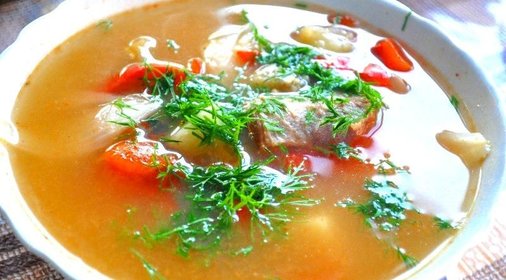 Вкусный суп шурпа на костре в казане